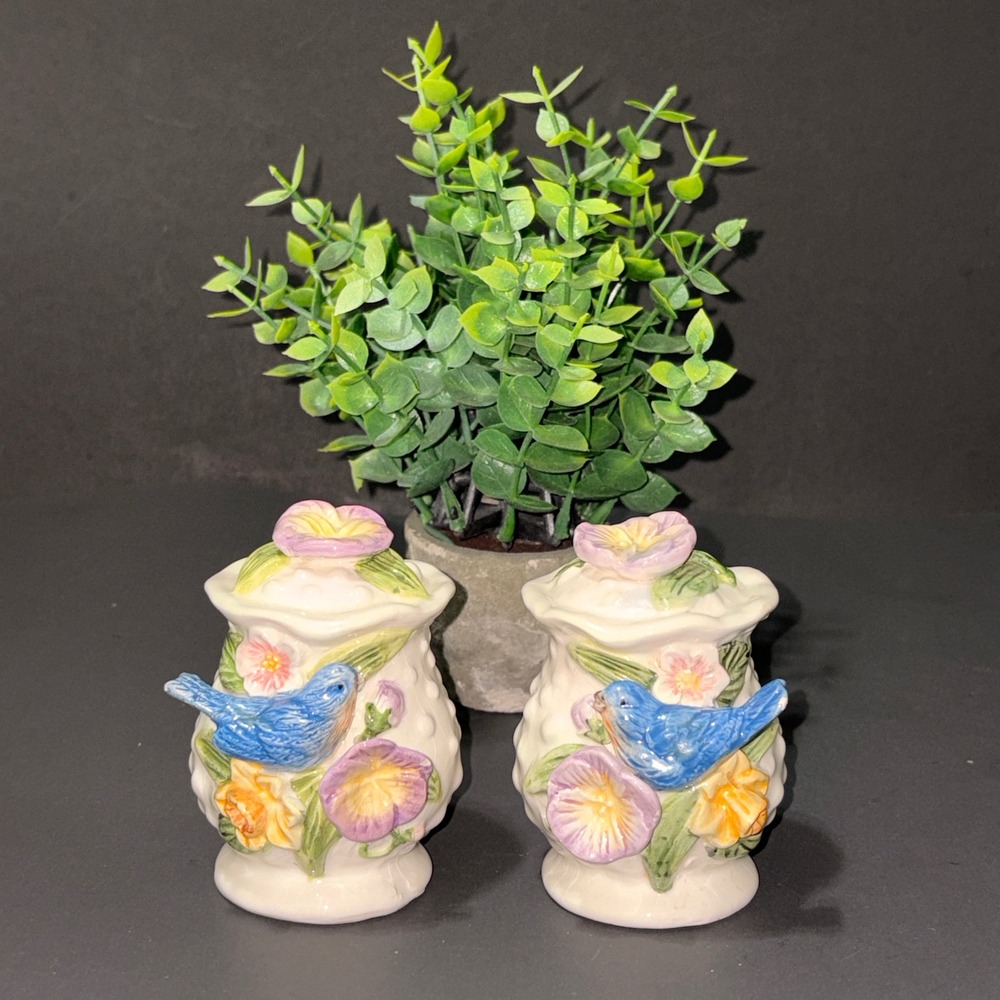 Fitz & Floyd Bluebirds Floral Ceramic Salt Pepper Shaker Set White Hobnail